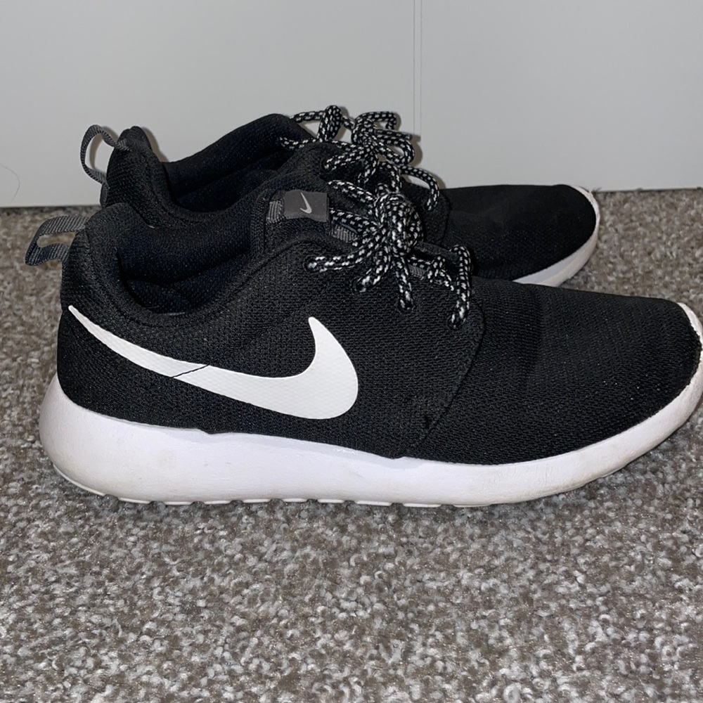 Nike Women’s Roshe One Black